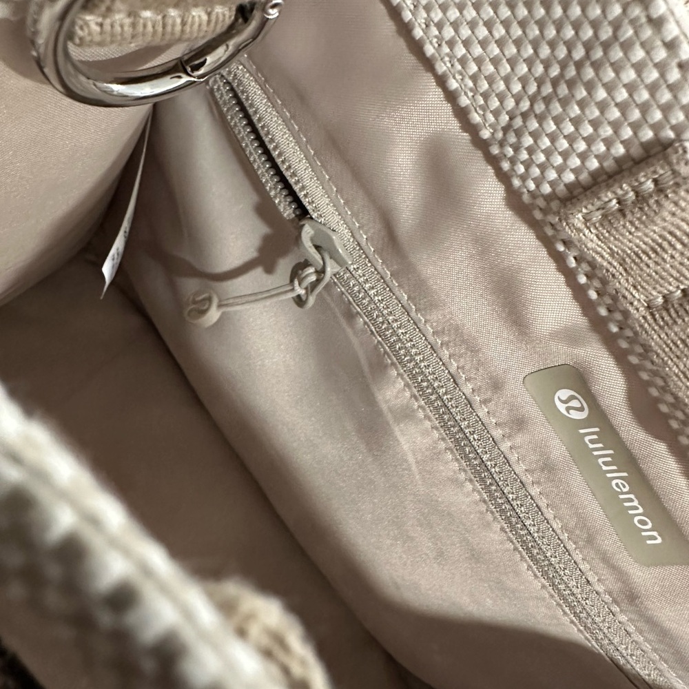 Lululemon Cream Tote Bag mini - Picture 3 of 10